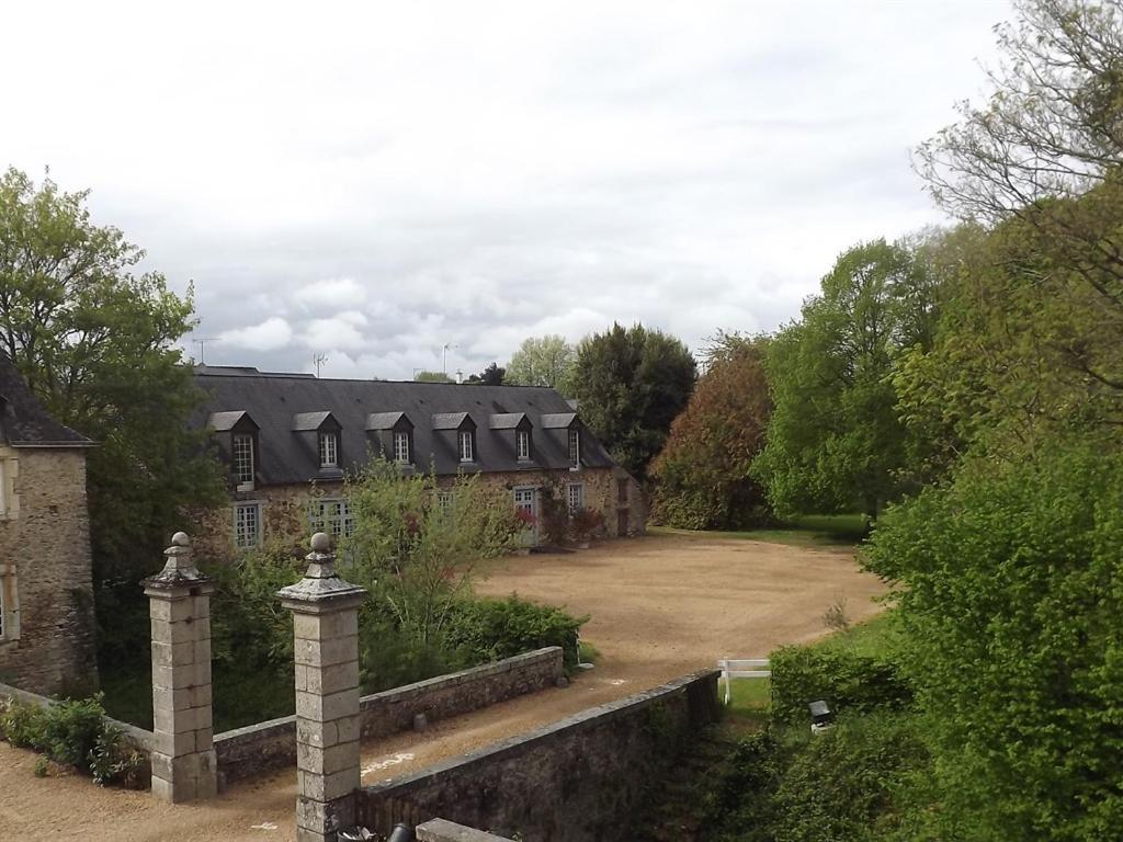 Manoir De Rouesse Hotell Laval  Exteriör bild