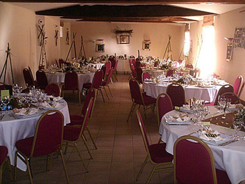Manoir De Rouesse Hotell Laval  Exteriör bild